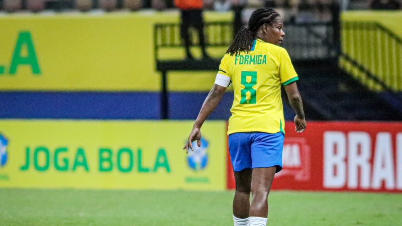 Seleção Feminina goleia Índia no jogo de despedida de Formiga com a camisa  8 canarinha - Lance!