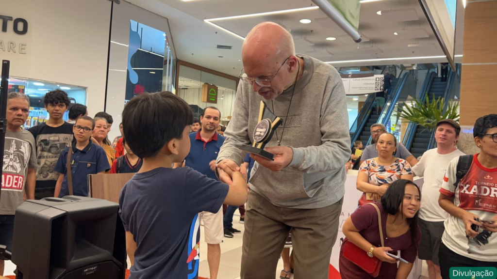 Inspiração e aprendizado com grande ícone 'Mequinho' marcam Torneio de  Xadrez Solidário em Manaus 