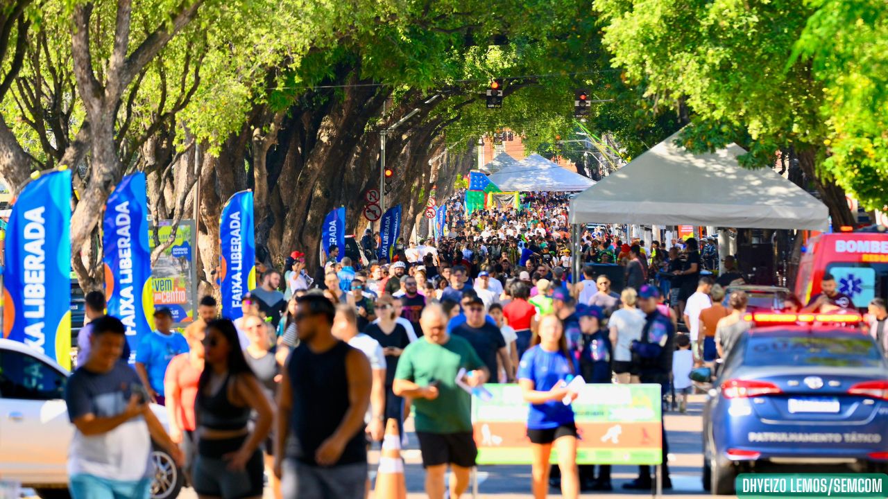 Prefeito David Almeida lança faixa liberada na avenida Getúlio Vargas e resgata área de convivência para famílias no centro de Manaus
