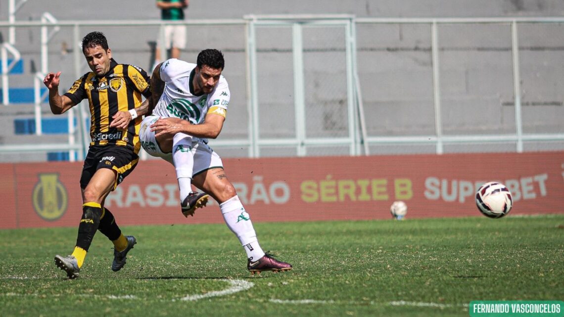 Em casa, Amazonas perde por 3 a 1 para a Chapecoense e continua no Z4 da Série B