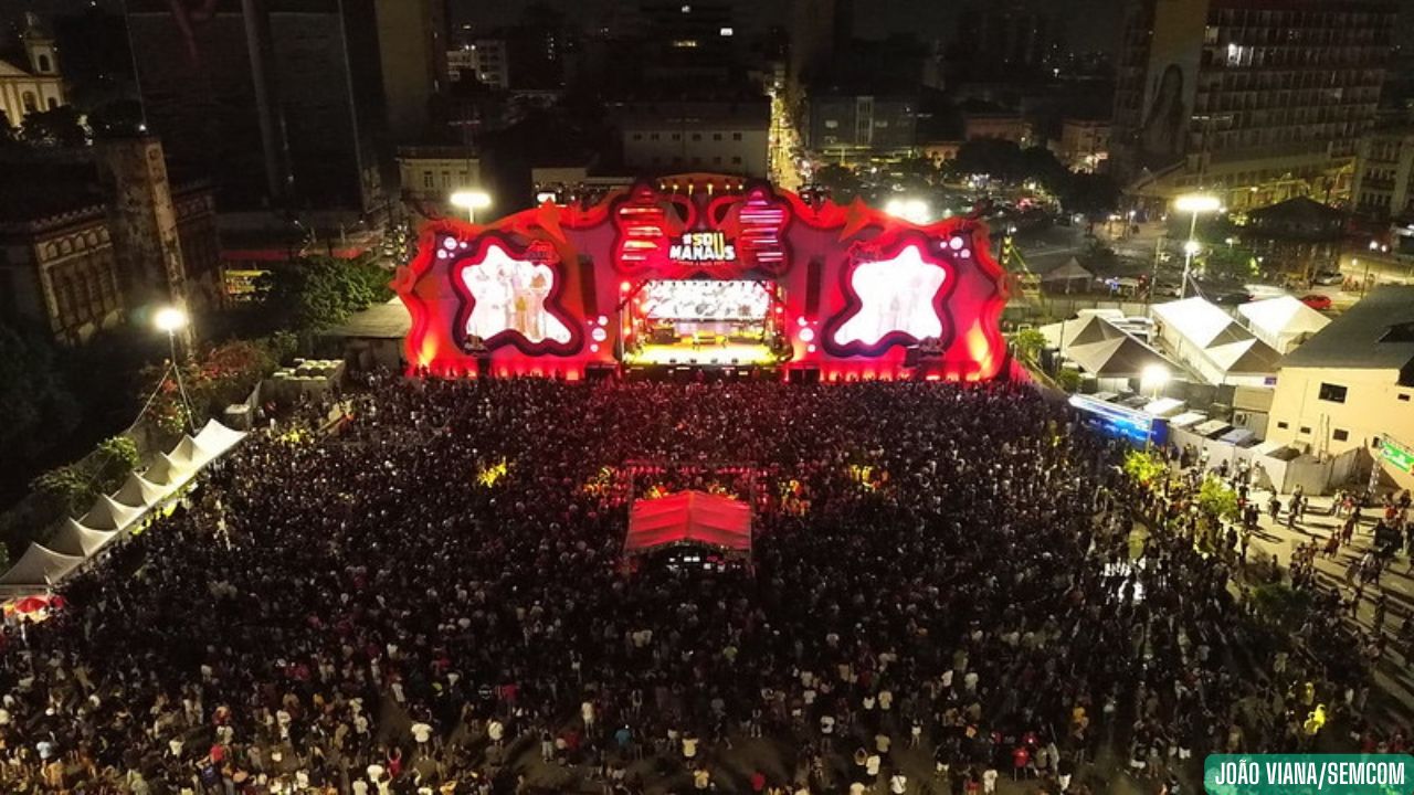 Segundo dia do #SouManaus 2025 com intensa movimentação no palco Alfândega com canções de Poesia Acústica e Xamã