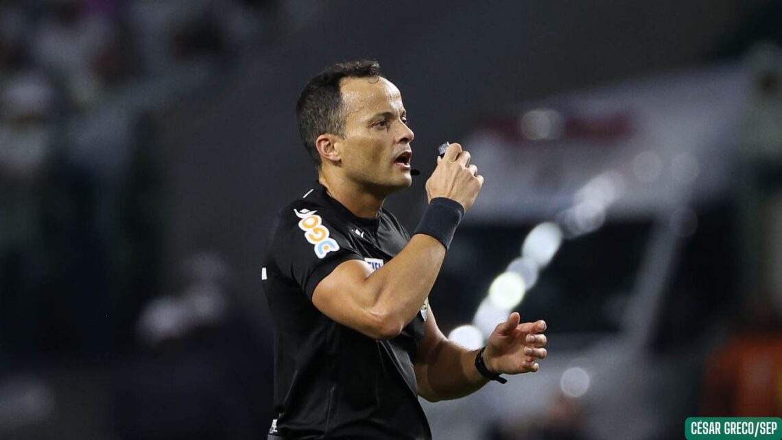 Série B: Sávio Pereira Sampaio, do DF, comanda a arbitragem de Amazonas x Chapecoense
