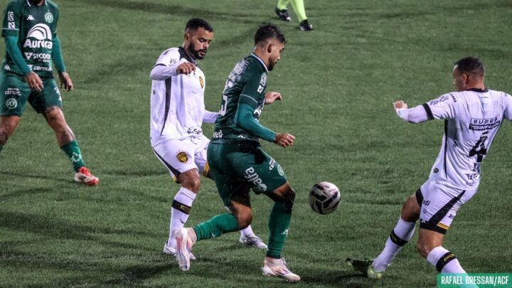 Pré-jogo: na primeira das 10 “finais” na luta contra a queda, Amazonas recebe a Chapecoense no Zamith, pela Série B