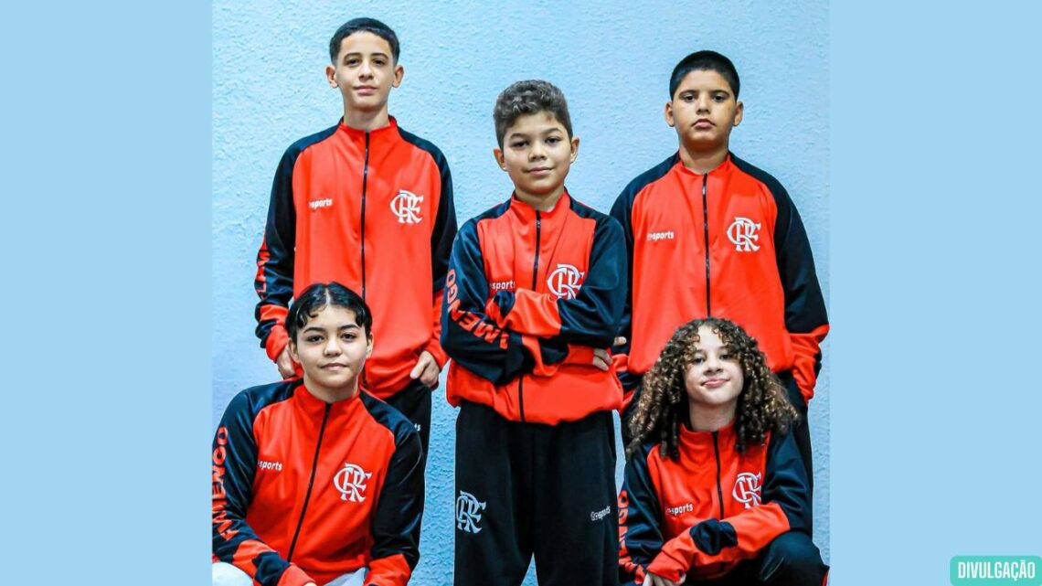 Jovens atletas do Flamengo, de Manaus, embarcam para o Campeonato Brasileiro de Judô, em João Pessoa