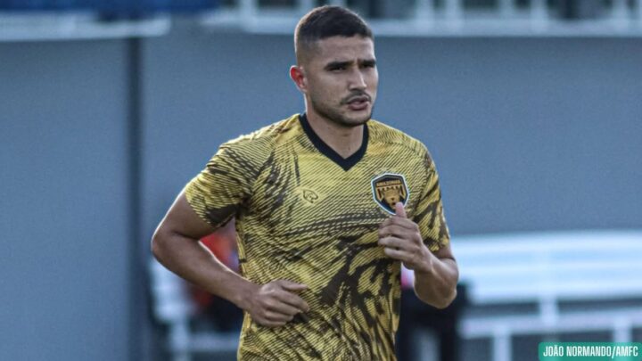 Larry Vásquez cumpre suspensão contra a Chapecoense; Tavares e Luan retornam