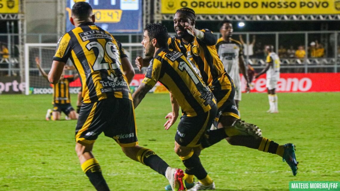 Amazonas vira pra cima do Criciúma e volta a vencer na Série B após três rodadas