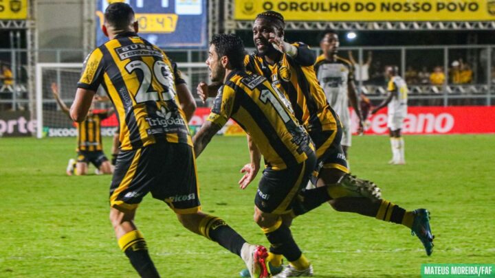 Amazonas vira pra cima do Criciúma e volta a vencer na Série B após três rodadas