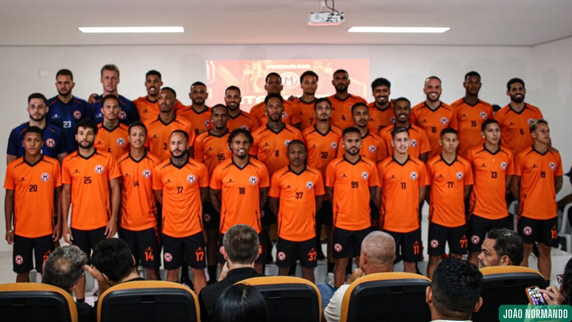 Com 31 atletas, Manauara apresenta elenco, comissão técnica e novos uniformes para 2026
