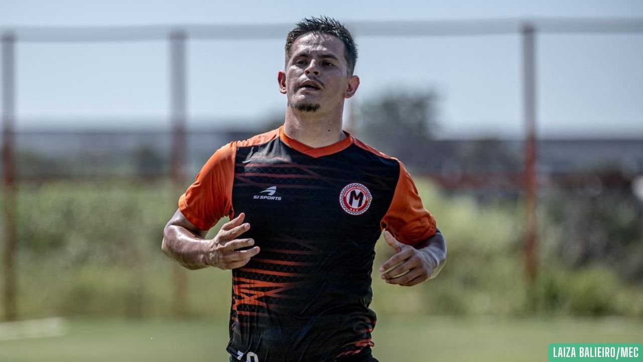 Manauara oficializa contratação do zagueiro Ivanzinho para 2026