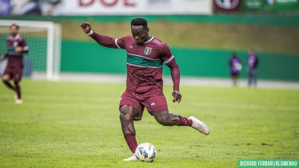 Amazonas FC anuncia contratação do atacante camaronês Paul Henry para 2026