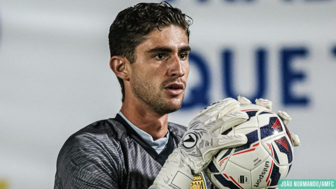 Emprestado pelo Amazonas, goleiro Pedro Caracoci é anunciado no Uberlândia-MG para 2026