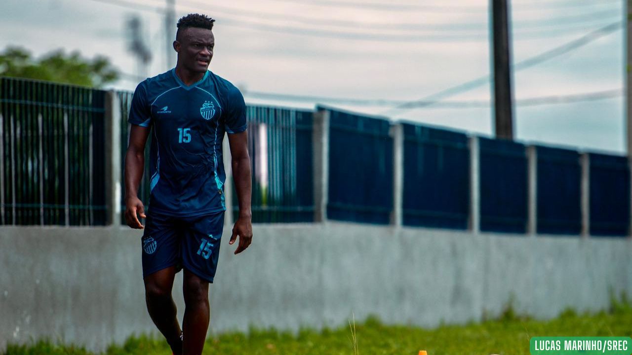 São Raimundo anuncia zagueiro camaronês Júnior Tokam para a temporada 2026