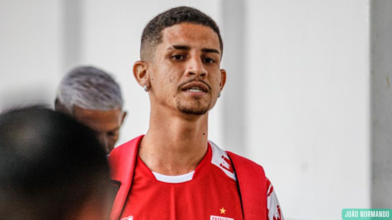 De volta ao Tubarão: Princesa do Solimões oficializa volante Emerson Bombado para 2026