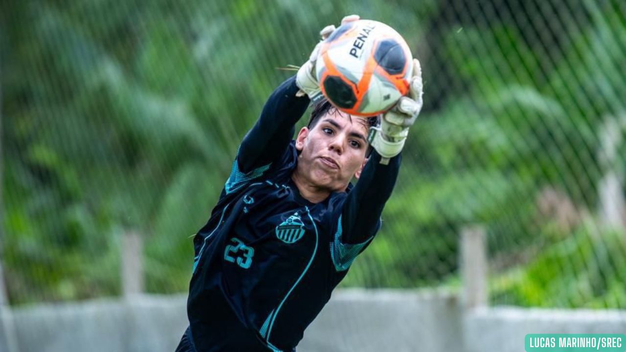 São Raimundo aposta em juventude e contrata goleiro Guilherme Ferreira para 2026