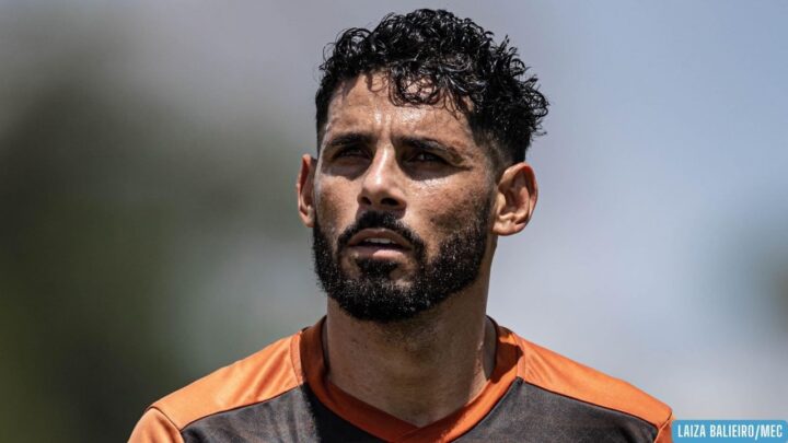 Manauara anuncia saída do lateral-esquerdo Jhonathan Moc após duas temporadas