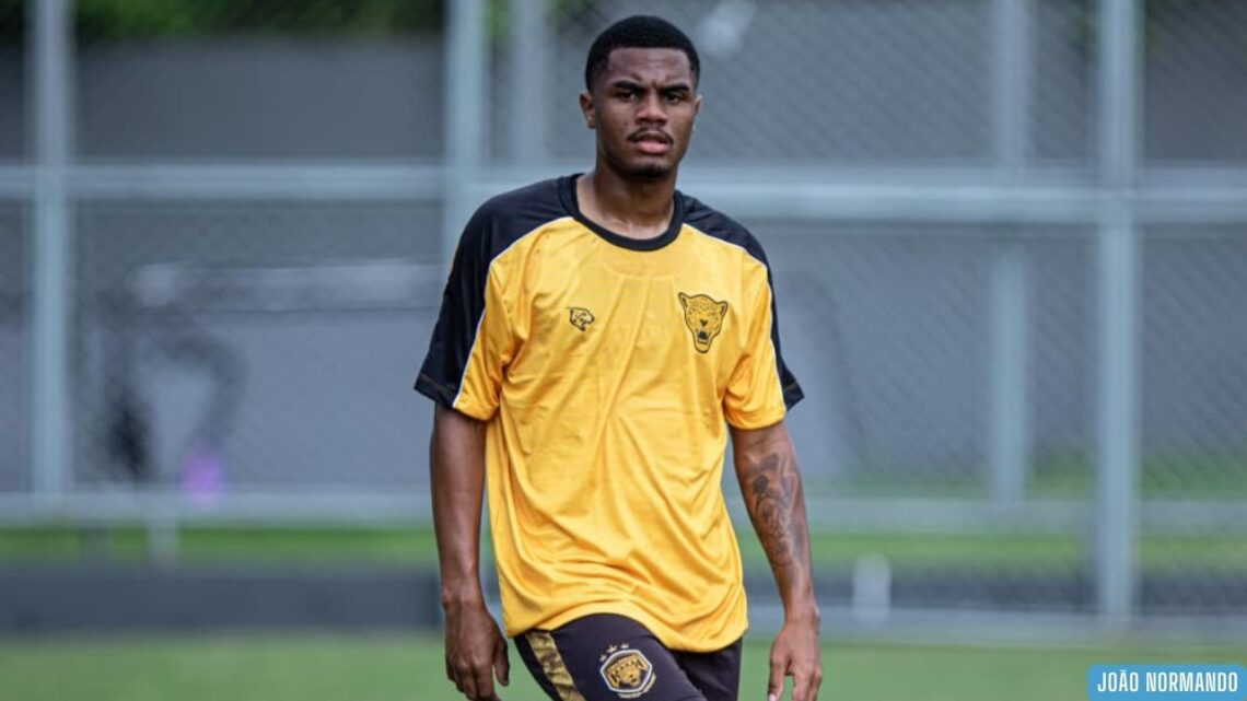 Amazonas FC anuncia retorno do atacante Léo Guerra, campeão da Série C em 2023