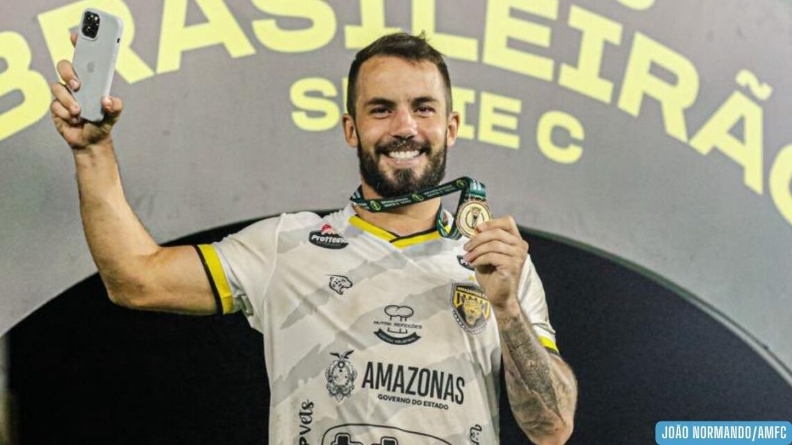 Nacional anuncia contratação do volante PH por empréstimo junto ao Amazonas