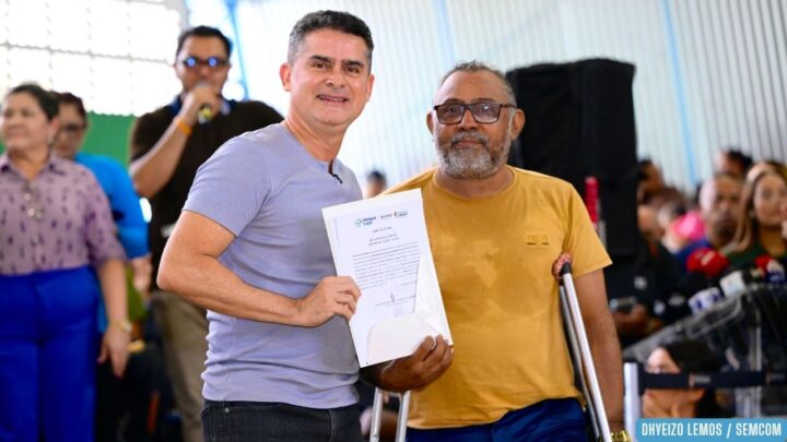 Prefeito David Almeida entrega 1,5 mil registros definitivos e ultrapassa marca de mais de 16 mil imóveis regularizados em Manaus