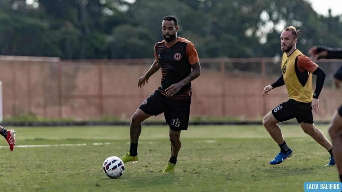 Após rápida passagem no Manauara, atacante Giva é oficializado como reforço do Nacional