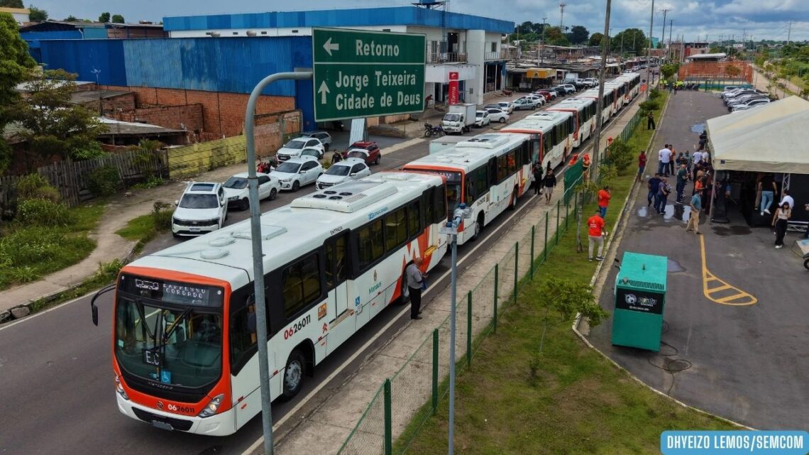 Prefeito David Almeida consolida transformação no transporte coletivo, entrega novos ônibus e leva frota renovada a 519 veículos em Manaus