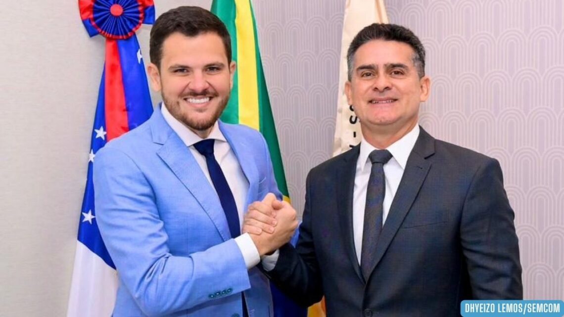 David Almeida cumpre transmissão de cargo para Renato Junior e consolida o ato de transição na Prefeitura de Manaus