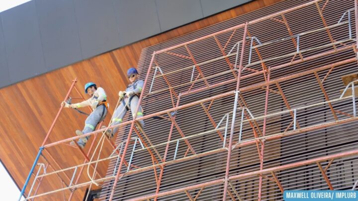 Prefeitura de Manaus atinge marca de 6 milhões de metros quadrados licenciados com alvarás de construção na gestão