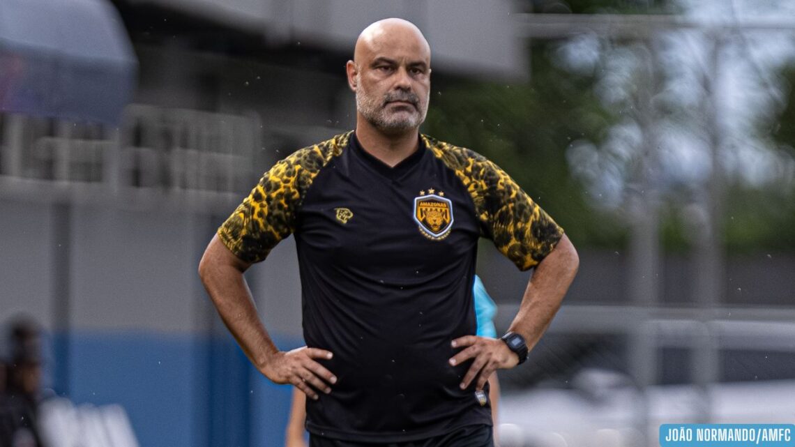 Cristian de Souza aceita proposta do Santa Cruz e deixa o comando técnico do Amazonas FC