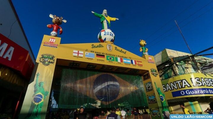 Com apoio da prefeitura, ‘Ruas da Copa’ reúnem torcedores para assistir ao jogo da Seleção Brasileira e garantem entretenimento a famílias em Manaus