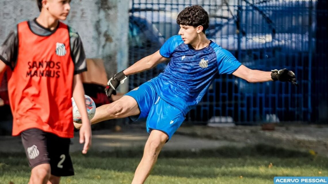 Goleiro amazonense formado na Escolinha do Santos conquista bolsa para estudar e jogar nos EUA