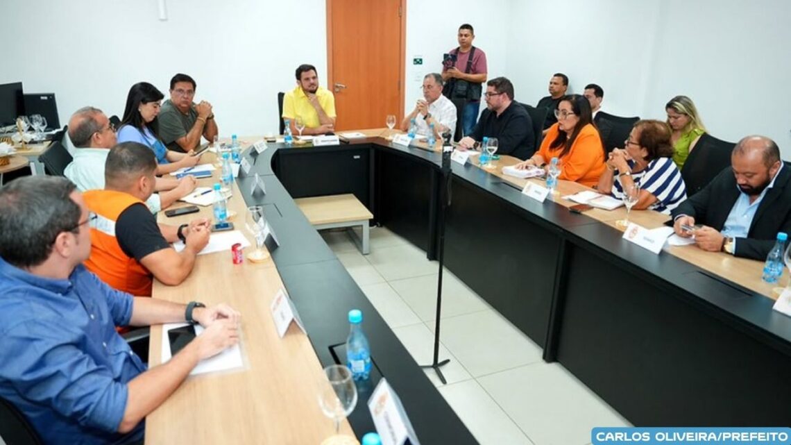 Prefeito Renato Junior reúne com comitê de crise climática para enfrentar os impactos da fumaça e coloca Manaus em estado de atenção