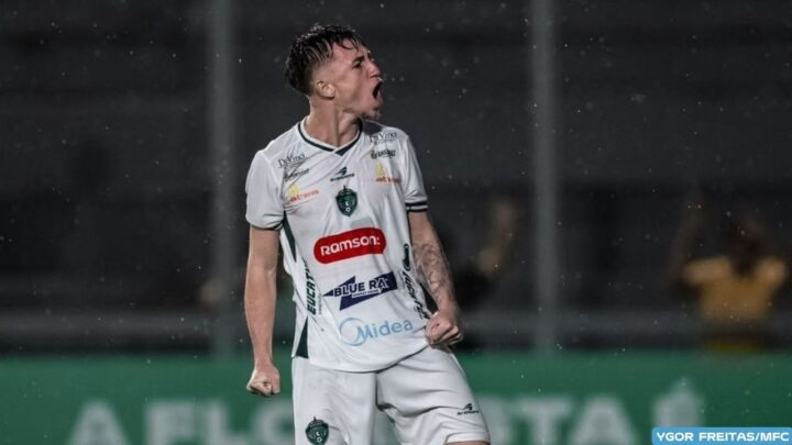 Meia Bruno Bietkoski comemora permanência no Manaus: “Grande oportunidade”