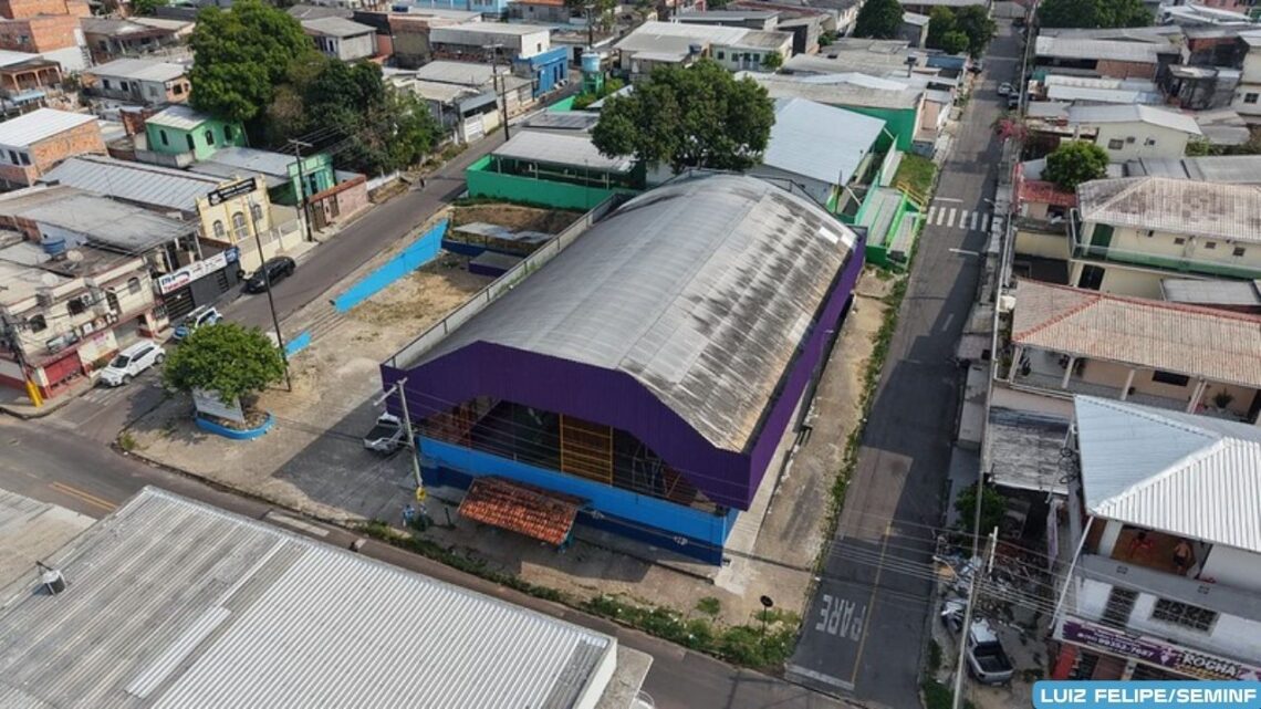 Prefeitura de Manaus avança na reta final da reforma da quadra de esportes do Lírio do Vale