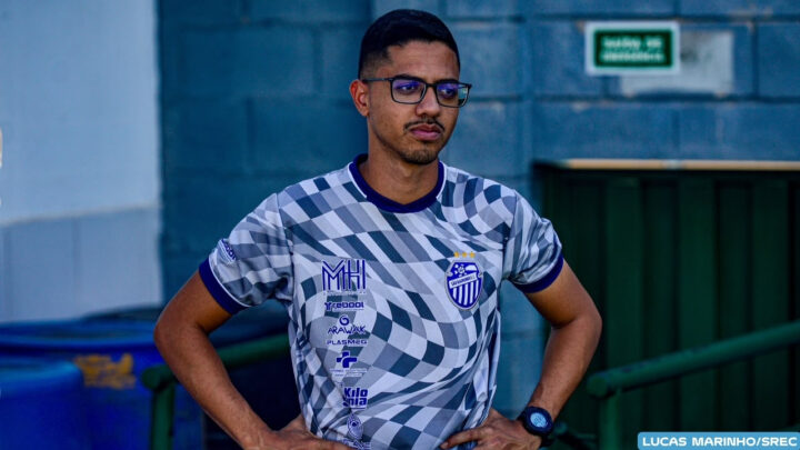 Campeão amazonense Sub-20, Carlos Daniel renova para seguir no comando técnico do feminino do São Raimundo